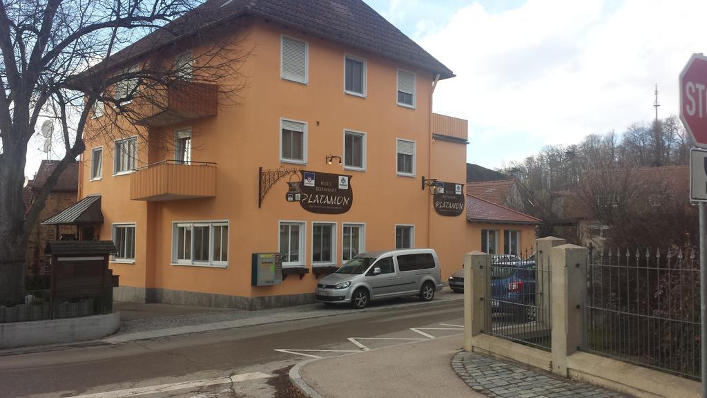 Hotel Restaurant Platamon Feuchtwangen Buitenkant foto